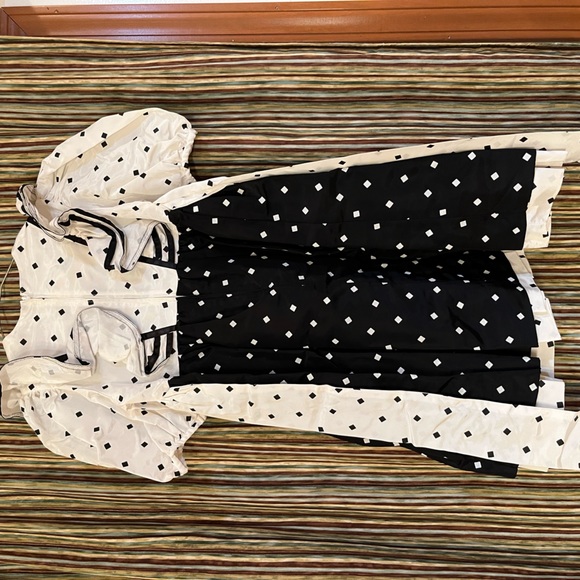 Ruffle polka dot dress - Picture 3 of 10